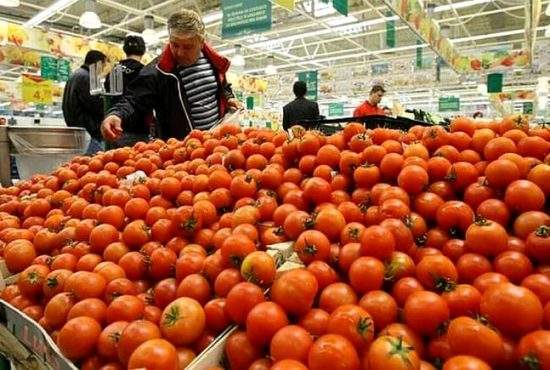 Român, speriat că are COVID după ce a mâncat roşii din supermarket: Nu simt niciun gust!