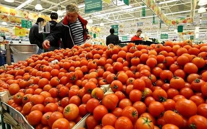 Român, speriat că are COVID după ce a mâncat roşii din supermarket: Nu simt niciun gust!