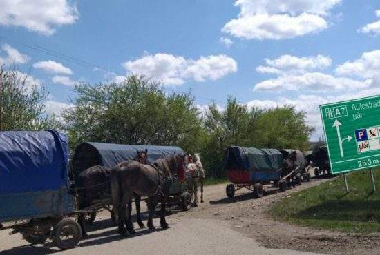 Autostrada din Moldova, gândită prost. N-are parcări de căruțe și nici stații cu fân