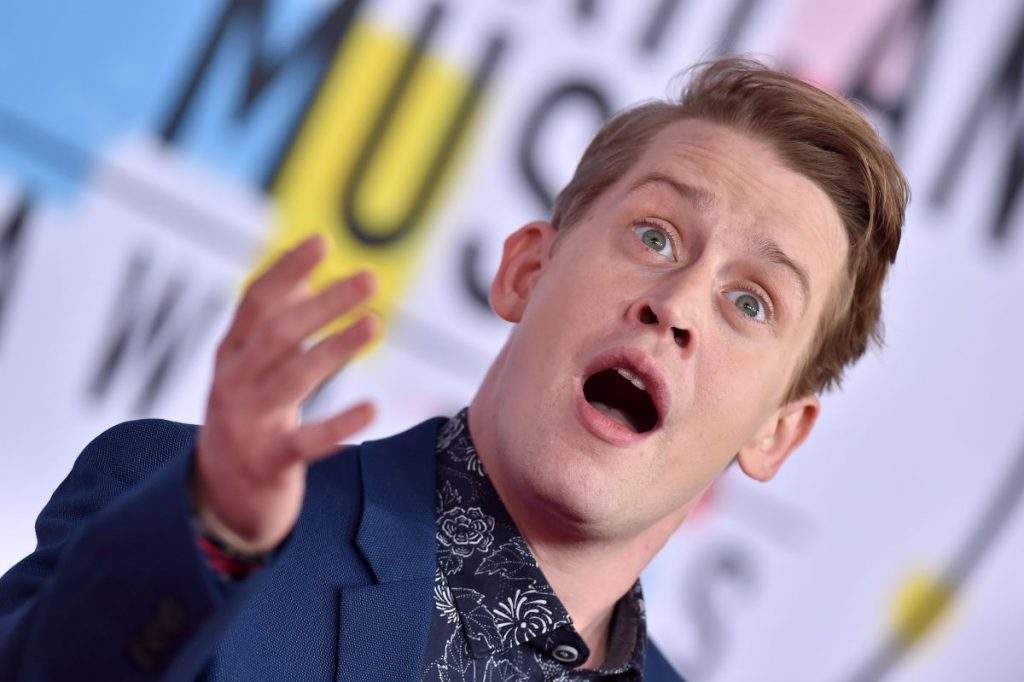 Schimb de generaţii! Macaulay Culkin a plecat în vacanţă şi şi-a uitat copilul acasă