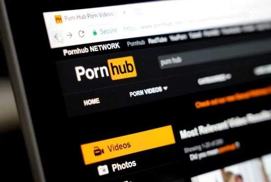 Rusia a atacat electronic România. Pornhub se vede cu purici