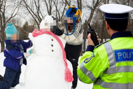 Copii, amendaţi după ce au făcut un om de zăpadă fără mască