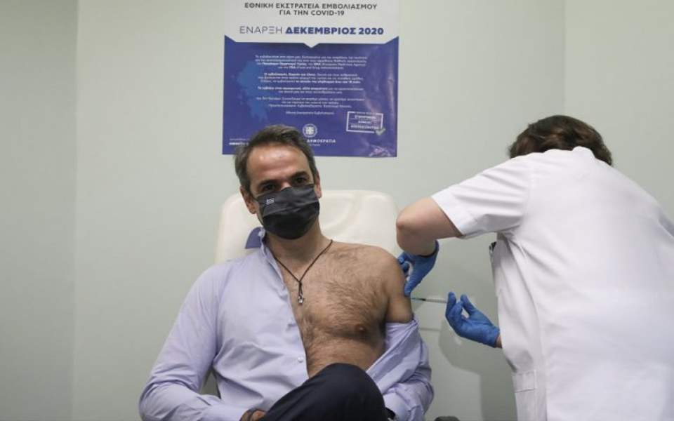 Atenție! Prima doză de vaccin nu e eficientă, abia la rapel bagă bateriile în cip!