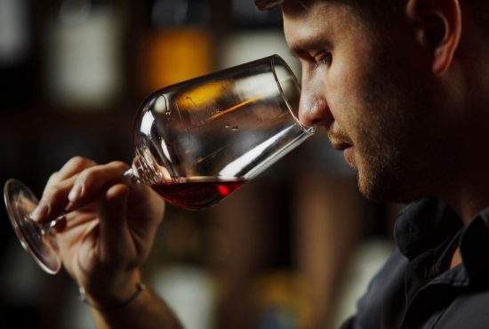 Capitala riscă să rămână fără bețivi, că toți se dau degustători de vin
