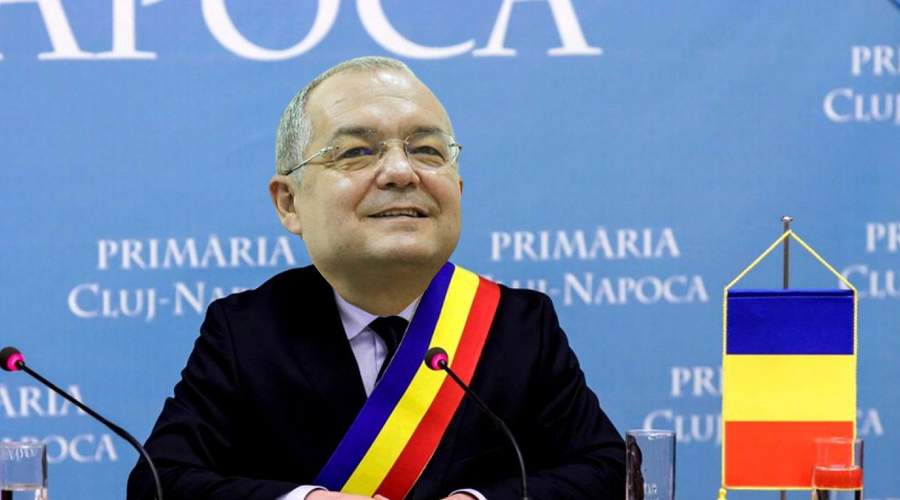 Emil Boc chiar are probleme în CV. A trecut că are 1.70 înălțime