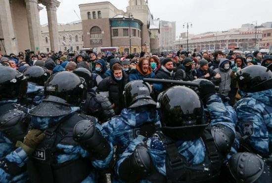 E oficial revoluție în Rusia. S-a strigat ”Puie Mutin”
