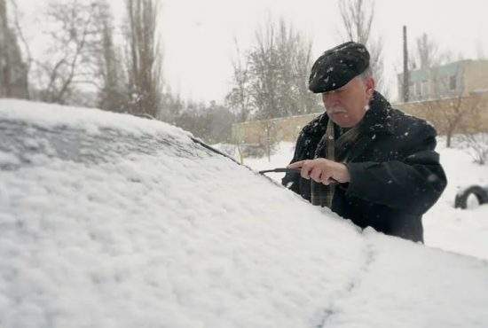 Bătrânii din Brașov spun că n-a mai nins așa mult din februarie
