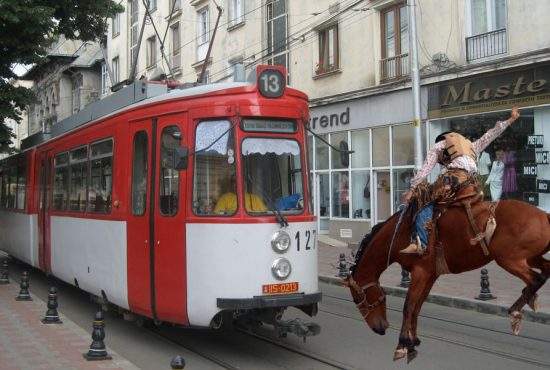 Cowboy din Iaşi, angajat să prindă cu lasoul tramvaiele care rămân fără frâne
