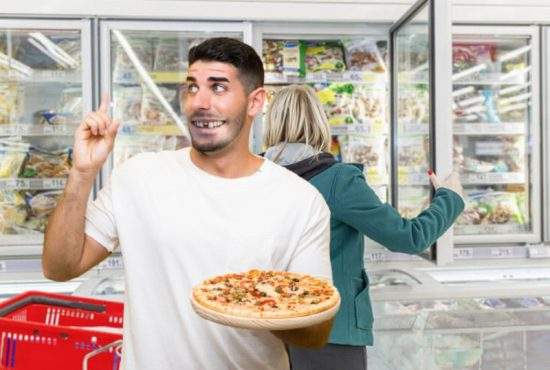 Pericolul ascuns din pizza congelată: dacă muști din ea îți rupi dinții!