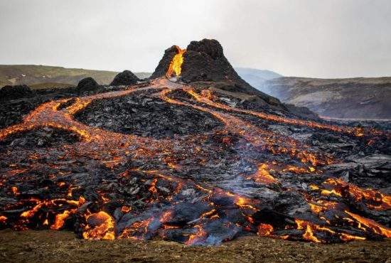 Vulcanul din Islanda își dezvăluie secretul: „În fiecare dimineață fac o lavă”