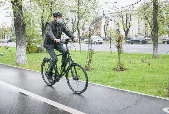 Klaus Iohannis, grav afectat de rugină după ce a mers cu bicicleta prin ploaie