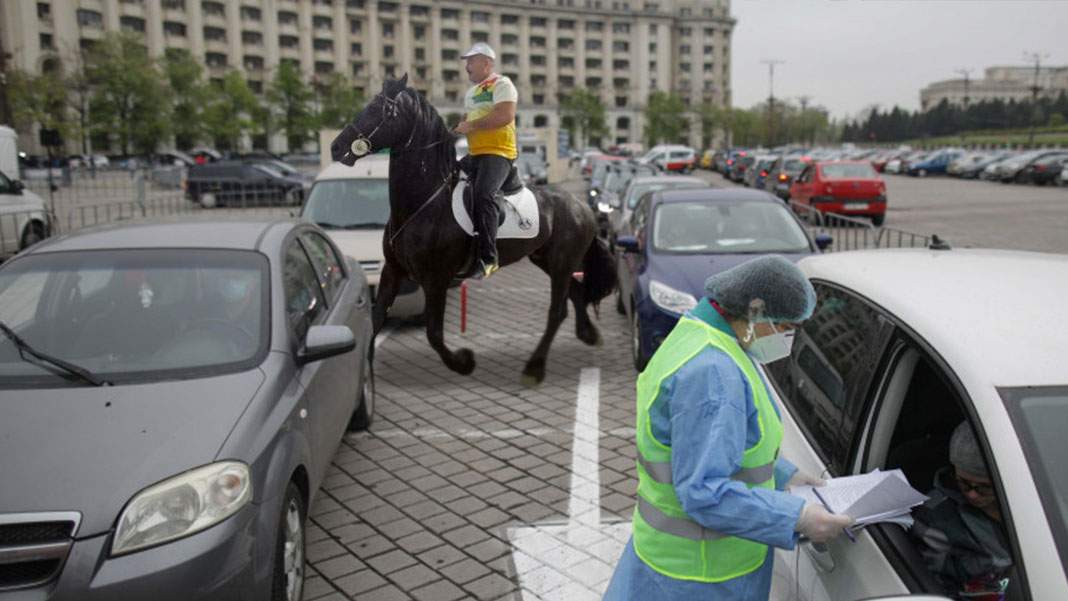 Nuțu Cămătaru acuză că n-a fost vaccinat pentru că a venit călare și nu în mașină