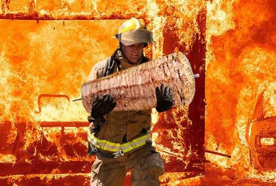 Foto. Eroul de la Dristor. El e pompierul care a salvat șaorma din flăcări!