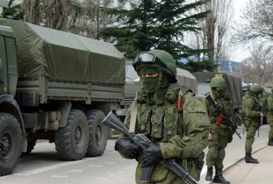 Un rus a dat mingea peste gard până în Ucraina. 40.000 de soldaţi, trimişi după ea
