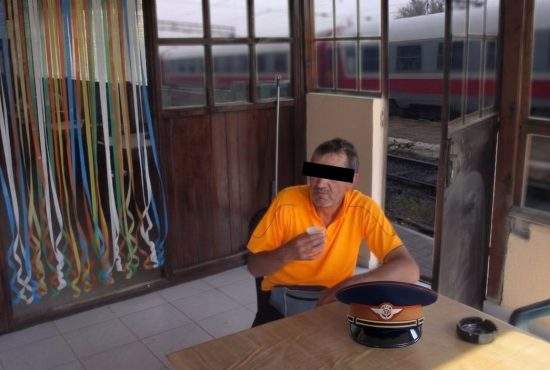 Tren întârziat 14 ore după ce conductorul a coborât să bea ceva în gara din Dej