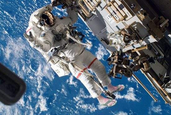 Românul de pe Stația Spațială, degerături grave după ce a ieșit în spațiu în șlapi