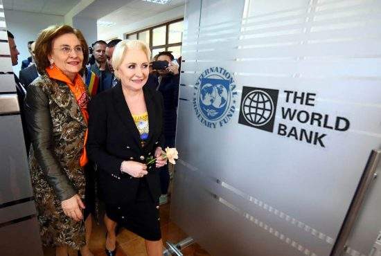Dăncilă, zi grea la BNR! Va negocia un împrumut cu noua şefă FMI, Maria Grapini