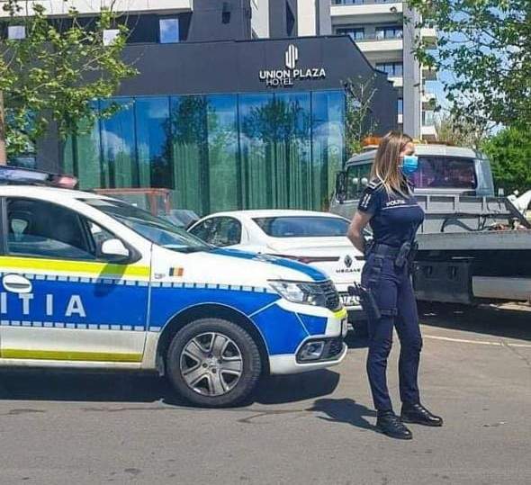 Nou. Pe Waze vor fi marcate și locurile cu polițiste cu sâni mari!