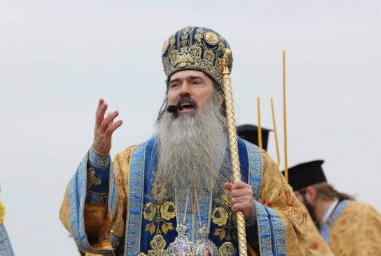 Patriarhul dă înapoi. L-a numit pe Teodosie mitropolit, dar pe locurile cu taxă