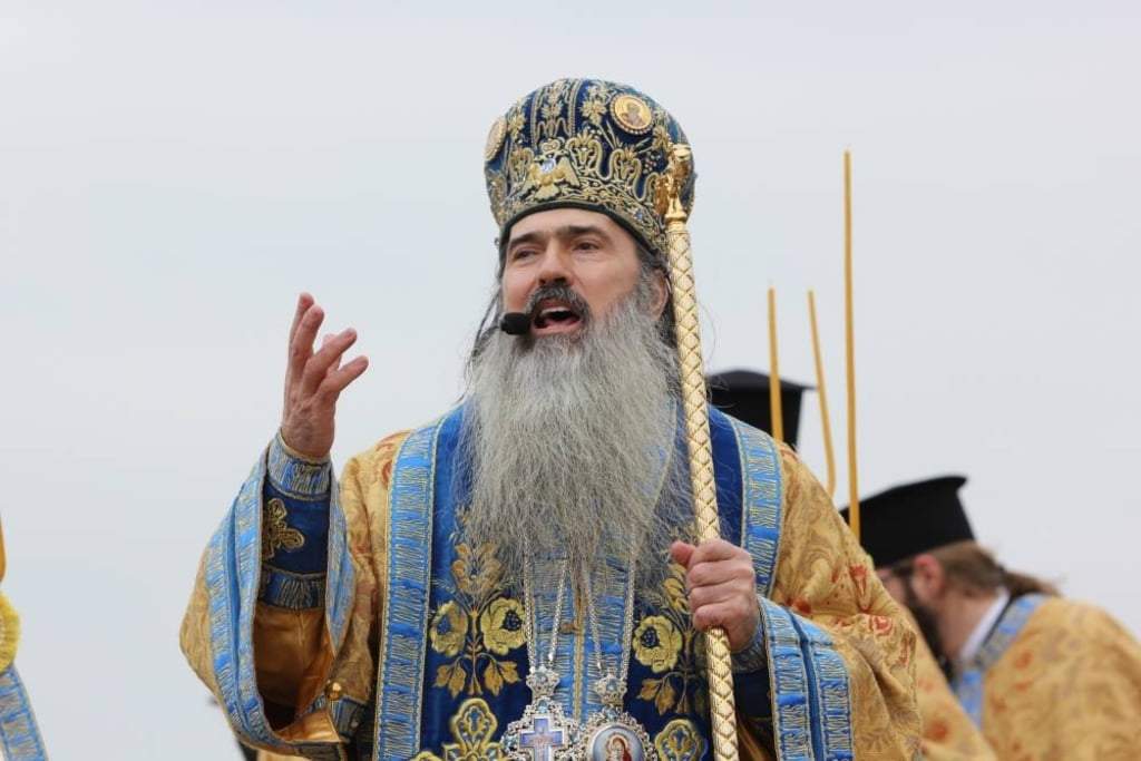 Patriarhul dă înapoi. L-a numit pe Teodosie mitropolit, dar pe locurile cu taxă