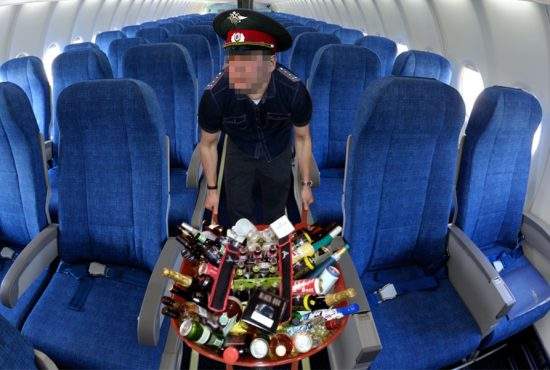 Republica Moldova a deturnat un avion și a confiscat toată băutura de la bord