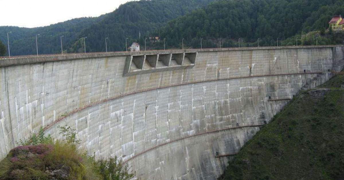 La Buzău se ridică un baraj care va stopa inundația cu moldoveni în Capitală!