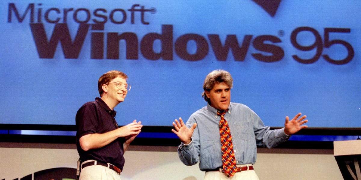 Poşta Română râde de săracii care trec la Windows 11: „Noi avem deja Windows 95!”