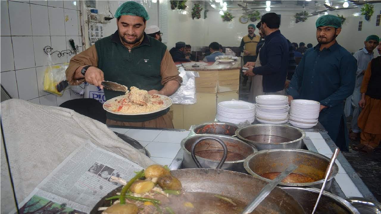 Într-un restaurant din Sinaia te simți ca la Kabul, ca servire și ospitalitate