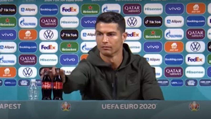 UEFA nu mai riscă. Sticlele de Coca-Cola vor fi lipite de masă cu super glue