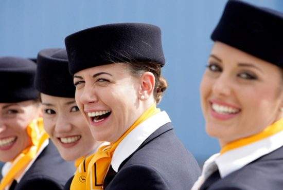 Lufthansa înlocuiește formula „Doamnelor şi domnilor” cu „Amețitelor și fătălăilor”
