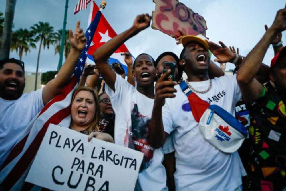 Proteste masive la Havana. Cubanezii cer lărgirea plajei, cum au văzut la Mamaia