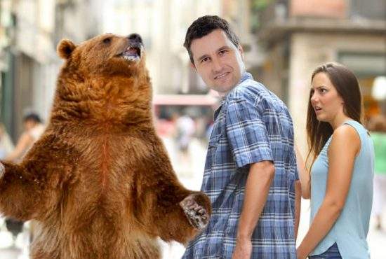 Soția lui Tanczos Barna se plânge că soțul ei se întâlnește cam des cu ursul