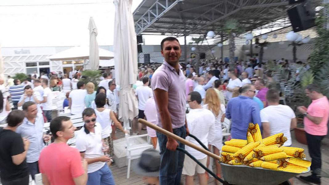 Nota de plată de 10.000 euro. Party cu o roabă de porumb fiert în Loft Mamaia