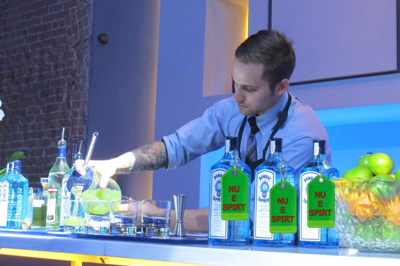 Producătorii ginului Bombay Sapphire, obligaţi să scrie pe sticle NU E SPIRT