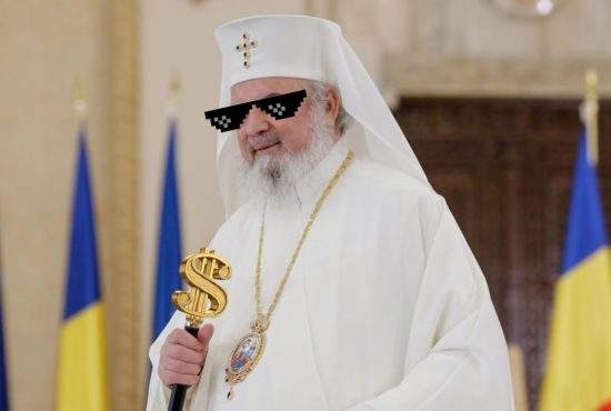 Patriarhul a aruncat cu lingouri de aur după doi copii care băteau mingea sub geamul lui