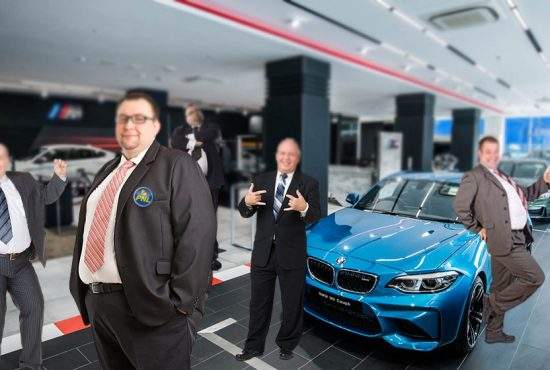 Cozi la dealerii BMW. Au venit primarii care au primit fonduri de la Cîțu