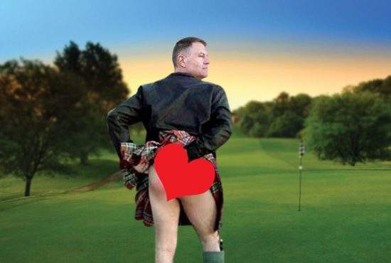 Iohannis s-a întors din Scoția cu un kilt, să ne arate mai ușor curul