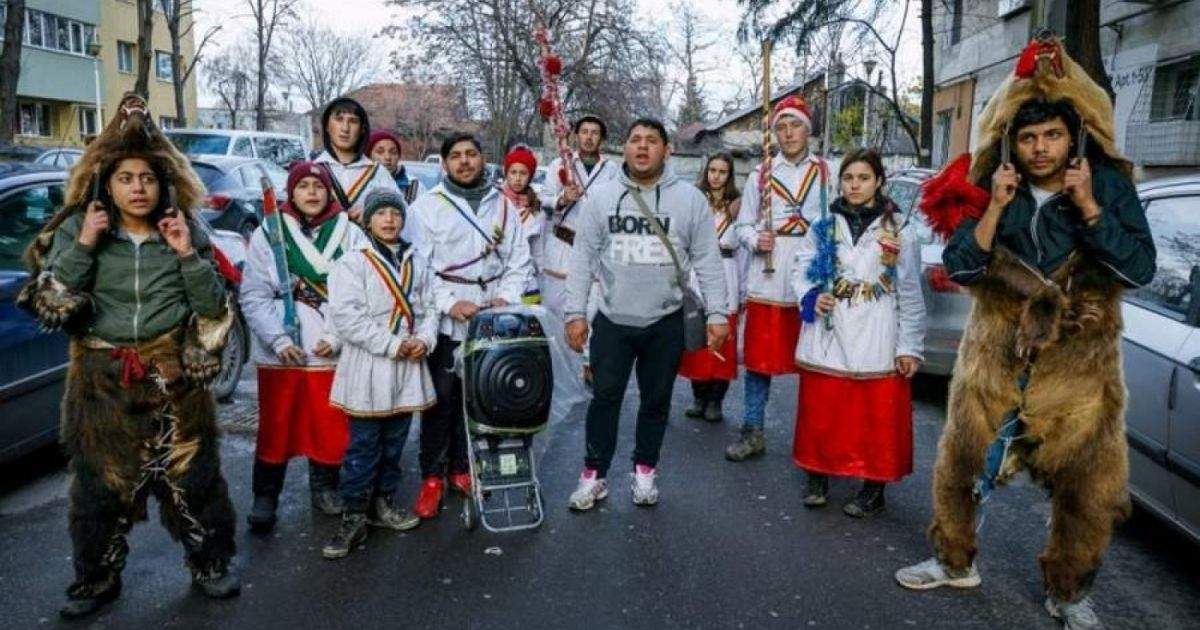 Un român primește colindători doar dacă spun că FCSB nu e Steaua!