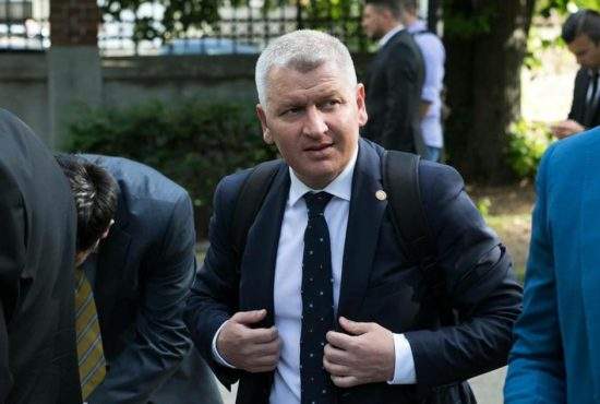 Nu se lasă! Florin Roman şi-a trecut în CV că a fost ministru 4 ani