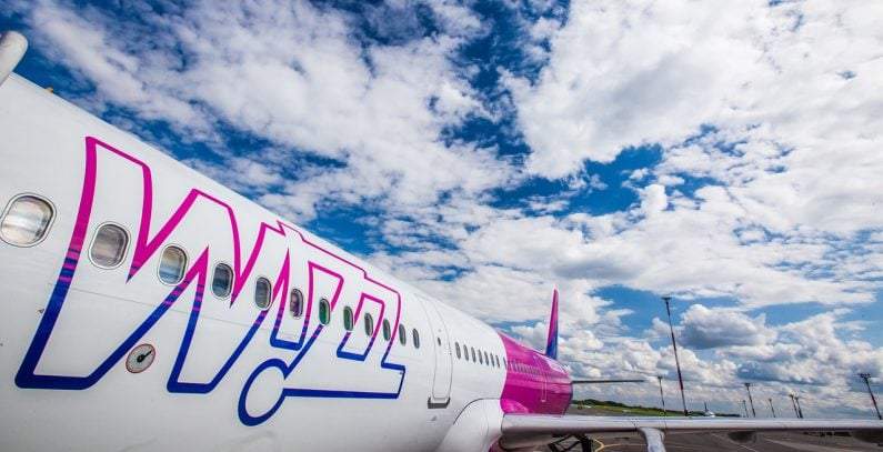 Colet suspect într-un avion WizzAir. Nu mirosea nici a cârnaţi, nici a ţuică