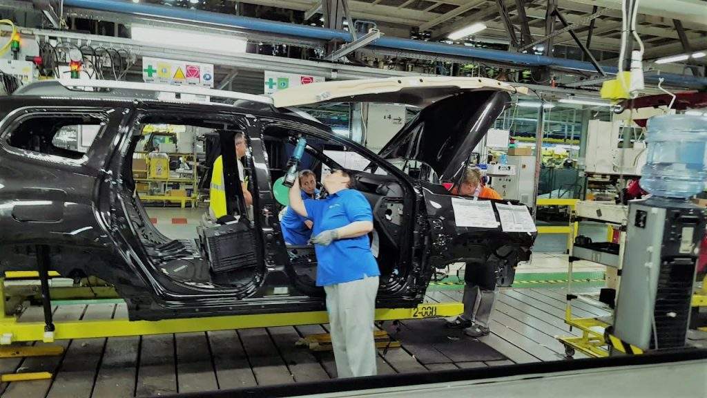 Dacia cu numărul 7 milioane, împinsă azi pe poarta fabricii din Mioveni! thumbnail