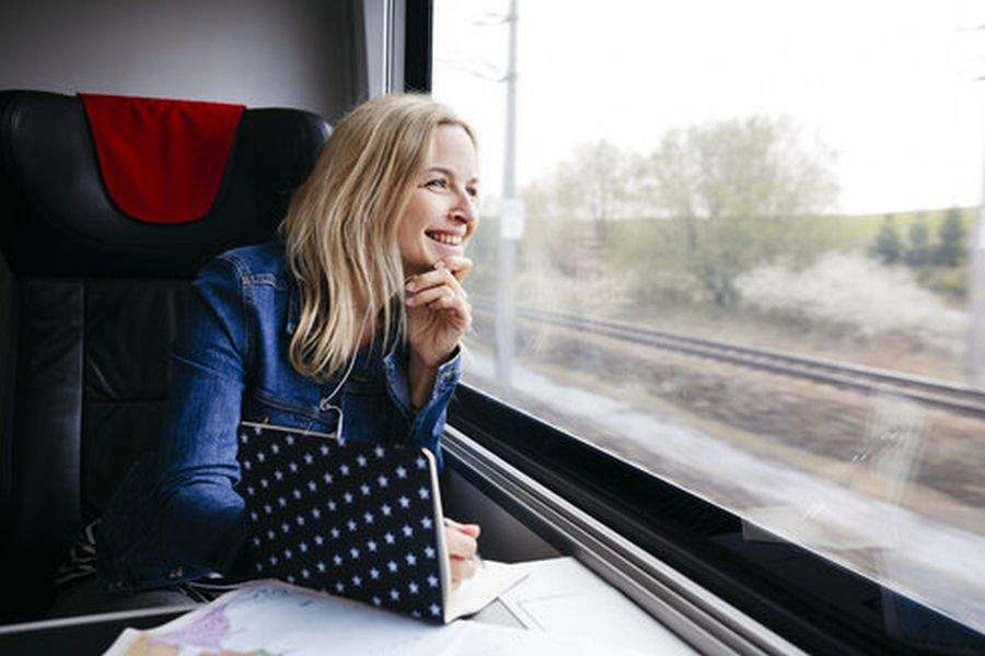 Românii vor doar locuri la geam în trenuri, ca să râdă de fraierii blocați pe DN1