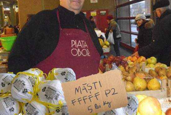 În piețele din România au apărut măștile FFFFFFFFFP2