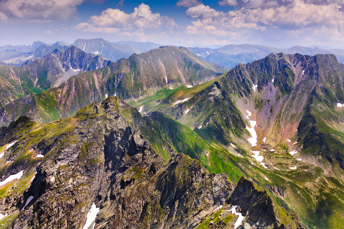 Ca să încurajeze mișcarea, Munții Făgăraș vor fi redenumiți Munții Fărăgrași
