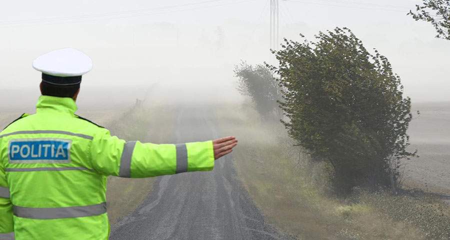 Rafale de 140 km/h. Poliţiştii încearcă să tragă vântul pe dreapta, să-l amendeze