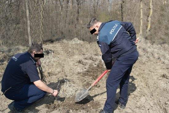 Un polițist a plantat cu mâna lui boscheții unde va sta ascuns peste 20 de ani