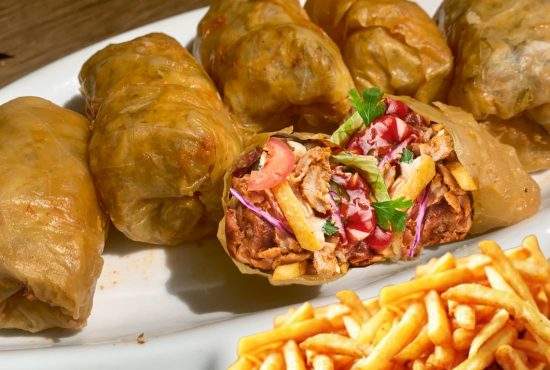 Un român a inventat şaormalele: foi de varză umplute cu de toate