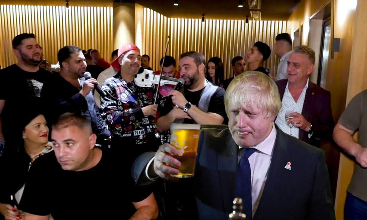 Noi imagini cu Boris Johnson, chefuind la Hanul Drumețului cu maneliștii
