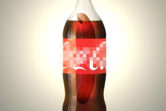 A apărut prima băutură mai toxică decât Cola: Cola cu un crenvurşt în sticlă