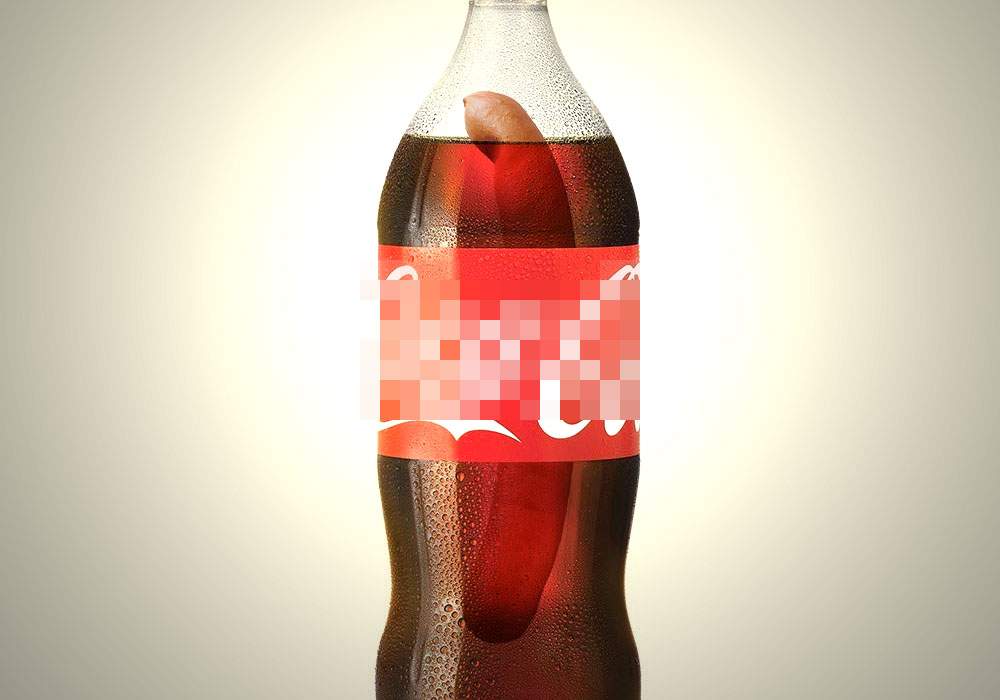 A apărut prima băutură mai toxică decât Cola: Cola cu un crenvurşt în sticlă